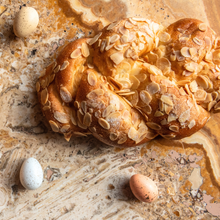 Load image into Gallery viewer, Vanilla-almond wicker cake (250g)
