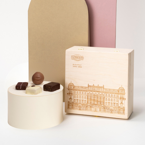 Bonbon selection in wooden box 160g