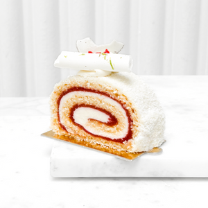 Coconut and strawberry swiss roll (gluen- and lactose-free)