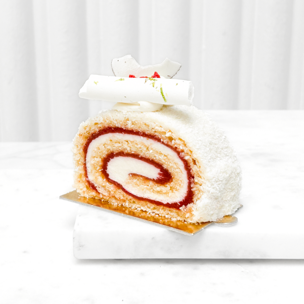 Coconut and strawberry swiss roll (gluen- and lactose-free)