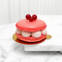 Load image into Gallery viewer, Redcurrant macaron (gluten-free)
